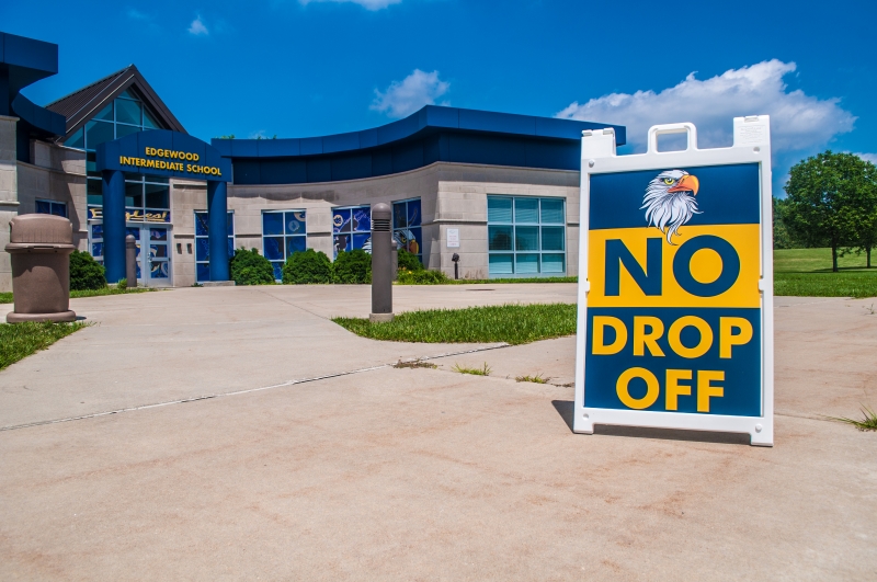 Edgewood School No Drop Off Sign